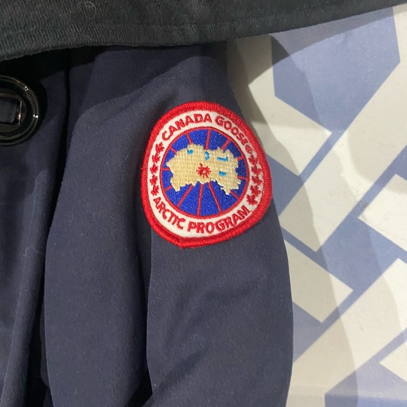 Canada Goose Kensington Parka – Navy (Size 2XS) - Picture 5 of 7